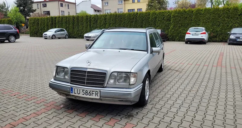 samochody osobowe Mercedes-Benz Klasa E cena 7500 przebieg: 358000, rok produkcji 1995 z Lublin